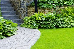 Мощение дорожек и площадок с использованием природного камня   в Московской области