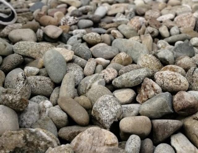 Галька речная пестрая (20-40 мм.)  купить в Московской области от производителя, без посредников