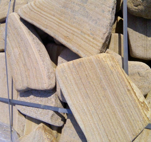 Kamenclub.ru: Песчаник пластушка галтованный желтый с рисунком (3 см)  купить в Московской области плитняк - пластушка желтый песчаник 21000 руб/м3   фото КАМЕНЬ КЛУБ