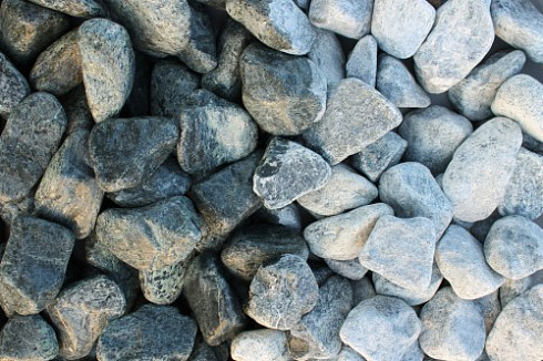 Kamenclub.ru: Щебень галтованный зеленый (змеевик) фр. 50-100 мм.  купить в Московской области галтовка мраморная зеленый, салатовый мрамор 12 500 руб/т   фото КАМЕНЬ КЛУБ