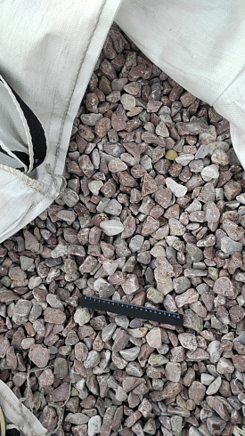 Kamenclub.ru: Мраморная крошка (щебень галтованный розовый) фр.20-40 мм.  купить в Московской области мрамор розовый, красный оголтованный округлый щебень  15000 руб/т   фото КАМЕНЬ КЛУБ