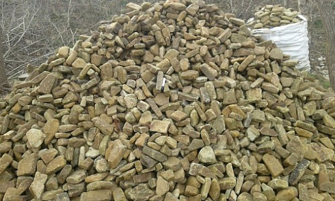 Kamenclub.ru: Песчаник для строительства и кладки блочный (фр 100-200 мм)  купить в Московской области песчаник бежевый серый рыжий валун мелкий для строительства песчаник 6500 руб/т   фото КАМЕНЬ КЛУБ