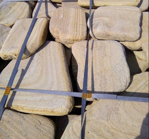 Kamenclub.ru: Песчаник пластушка галтованный желтый с рисунком (3 см)  купить в Московской области плитняк - пластушка желтый песчаник 21000 руб/м3   фото КАМЕНЬ КЛУБ