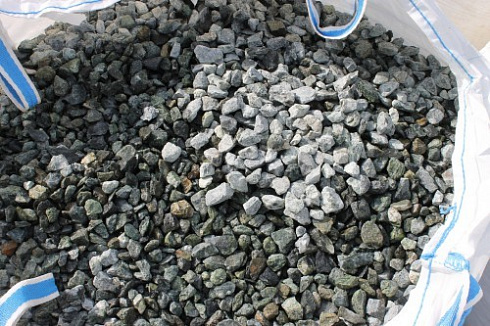 Kamenclub.ru: Щебень крошка зеленый (змеевик) фр. 20-40 мм.  купить в Московской области мрамор зеленый, салатовый ландшафтная мраморная крошка 8500 руб/т   фото КАМЕНЬ КЛУБ