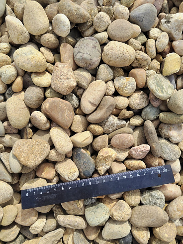 Kamenclub.ru: Галька речная окат рыжая фр. 20-40 мм. купить  в Московской области галька речная окатанная рыжая желтая серая округлая речная галька 5000 руб/т   фото КАМЕНЬ КЛУБ