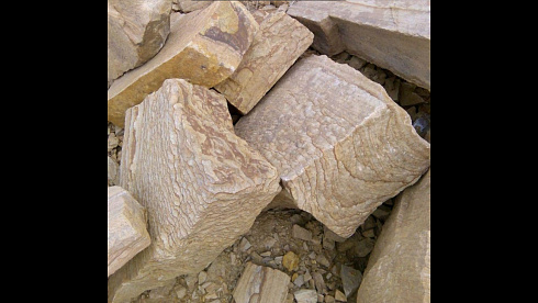 Kamenclub.ru: Песчаник пластушка желтый с рисунком (4-6 см)  купить в Московской области плитняк пластушка желтый с рисунком песчаник 9 000 руб/м3   фото КАМЕНЬ КЛУБ