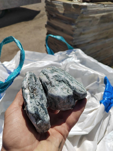 фото Галтованный жадеит (фр. 70-100 мм)  купить в Московской области в интернет-портале КАМЕНЬ КЛУБ