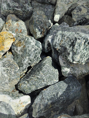 фото Галтованный жадеит (фр. 70-100 мм)  купить в Московской области в интернет-портале КАМЕНЬ КЛУБ