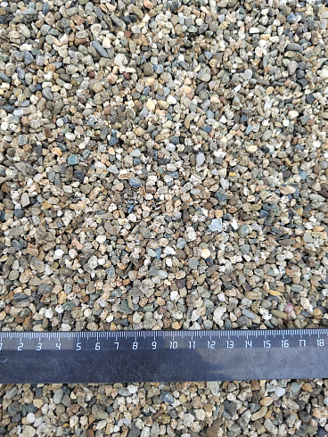 Kamenclub.ru: Галька речная окат (серая) фр.3-5 мм купить  в Московской области галька речная серая бежевый темно-серый окатанный речной камень округлый 9500 руб/т   фото КАМЕНЬ КЛУБ