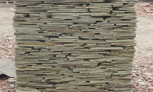 Kamenclub.ru: Песчаник пластушка серо-зеленый (4,0 см- 5,0 см)  купить в Московской области песчаник серо-зеленый, серый, зеленый песчаник рваный ландшафтный колотый 9000 руб/м3   фото КАМЕНЬ КЛУБ