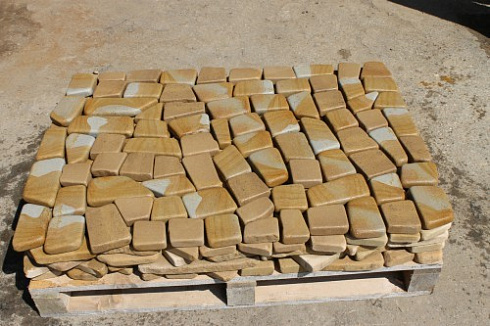 Kamenclub.ru: Песчаник брусчатка (Готика) art PSG-L-01  купить в Московской области    2300 руб/кв.м   фото КАМЕНЬ КЛУБ