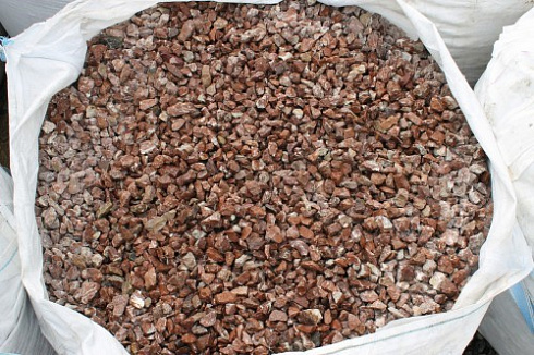 Kamenclub.ru: Мраморная крошка (щебень крошка розовый) фр. 20-40 мм.  купить в Московской области мрамор розовый, красный мраморная крошка декоративная 11000 руб/т   фото КАМЕНЬ КЛУБ