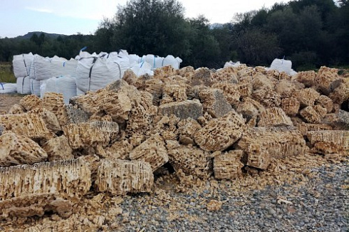 Kamenclub.ru: Крымский природный меотис фр. 100-500 мм.  купить в Московской области меотис бежевый рыжий молочный желтый ракушечник 4 500 руб/т   фото КАМЕНЬ КЛУБ