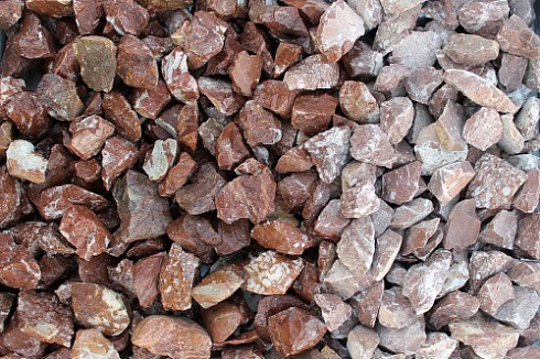 Kamenclub.ru: Мраморная крошка (щебень крошка розовый) фр. 20-40 мм.  купить в Московской области мрамор розовый, красный мраморная крошка декоративная 11000 руб/т   фото КАМЕНЬ КЛУБ