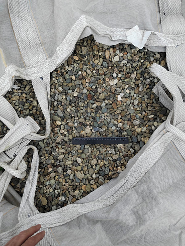 Kamenclub.ru: Галька речная окат (серая) фр.10-20 мм купить  в Московской области галька речная серая, серый, темно-серый, светло-серый, коричневый ландшафтная декоративная речная окатанная округлая галька 5000 руб/т   фото КАМЕНЬ КЛУБ