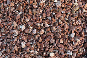 Kamenclub.ru: Мраморная крошка (щебень галтованный розовый) фр.40-70 мм.  купить в Московской области мрамор розовый, красный галтовка мраморная щебня 15000 руб/т   фото КАМЕНЬ КЛУБ