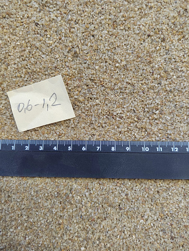 Кварцевый песок для площадок фр. 0,6-1,2 мм.  купить в Московской области фото Камень Клуб