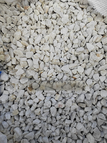 Kamenclub.ru: Мраморная крошка, щебень, цвет-белый, фр. 10-20 мм.  купить в Московской области мрамор белый, молочный айвори каменная ландшафтная декоративная крошка шебня 12000 руб/т   фото КАМЕНЬ КЛУБ