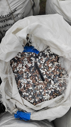 Kamenclub.ru: Мраморная крошка (щебень галтованный микс:белый-зеленый-розовый) фр.20-40 мм.  купить в Московской области мрамор белый, зеленый, розовый мрамор декоративный (галтовка) 15500 руб/т   фото КАМЕНЬ КЛУБ