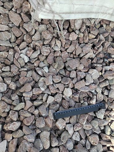 Kamenclub.ru: Мраморная крошка (щебень галтованный розовый) фр.20-40 мм.  купить в Московской области мрамор розовый, красный оголтованный округлый щебень  15000 руб/т   фото КАМЕНЬ КЛУБ