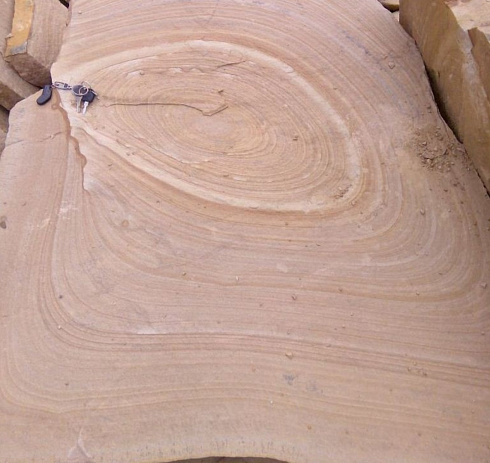 Kamenclub.ru: Форматный камень (плаха) пошаговая дорожка от 70-150 см (4 -12 см)  купить в Московской области плитняк  форматный плаха желтый песчаник 9 000 руб/т   фото КАМЕНЬ КЛУБ