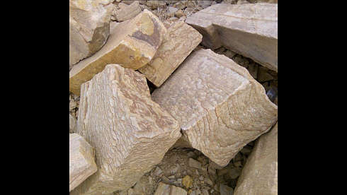 Kamenclub.ru: Песчаник пластушка желтый с рисунком (4-6 см)  купить в Московской области плитняк пластушка желтый с рисунком песчаник 9 000 руб/м3   фото КАМЕНЬ КЛУБ