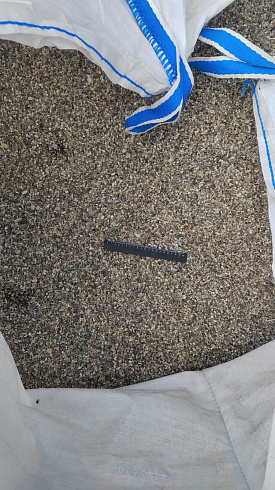 Kamenclub.ru: Галька речная окат (серая) фр.3-5 мм купить  в Московской области галька речная серая бежевый темно-серый окатанный речной камень округлый 9500 руб/т   фото КАМЕНЬ КЛУБ