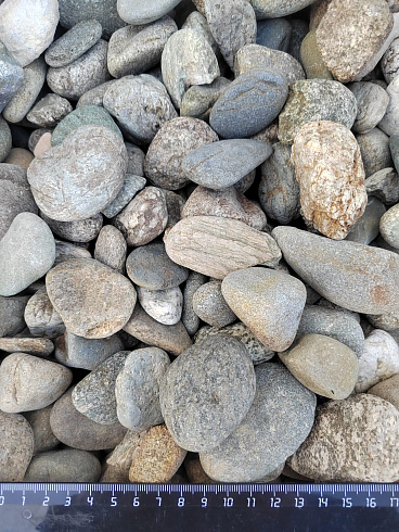 Kamenclub.ru: Галька речная окат (серая) фр.40-60 мм купить  в Московской области галька речная серый бежевый рыжий коричневый округлый речной камень 5000 руб/т   фото КАМЕНЬ КЛУБ