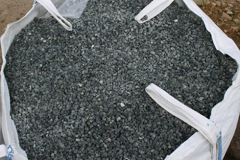 Kamenclub.ru: Щебень крошка зеленый (змеевик) фр. 10-20 мм.  купить в Московской области змеевик зеленый, салатовый декоративная ландшафтная каменная крошка щебня 7 200 руб/т   фото КАМЕНЬ КЛУБ