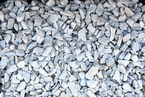Kamenclub.ru: Мраморная крошка, щебень, цвет-белый, фр. 3-5 мм.  купить в Московской области мрамор белый молочный бежевый мрамор колотый 11500 руб/т   фото КАМЕНЬ КЛУБ