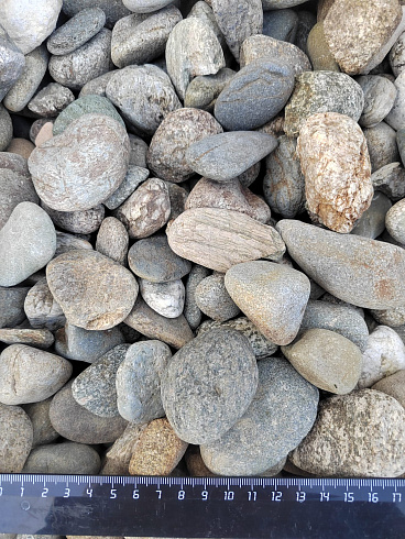 Kamenclub.ru: Галька речная окат (пестрая) фр. 20-40 мм. купить  в Московской области галька речная пестрая, серая, серые оттенки галька речная окатанная округлая 5000 руб/т   фото КАМЕНЬ КЛУБ