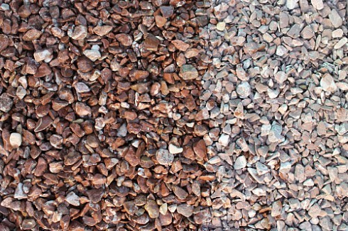 Kamenclub.ru: Мраморная крошка (щебень галтованный розовый) фр.10-20 мм.  купить в Московской области мрамор розовый, красный ландшафтный декоративный окатанный округлый щебень 15000 руб/т   фото КАМЕНЬ КЛУБ