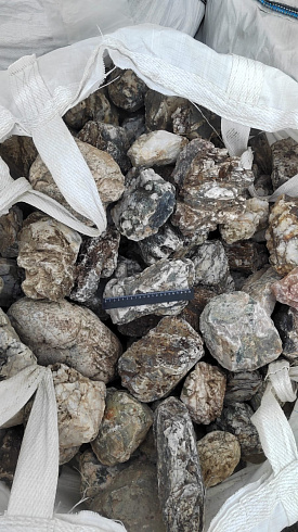 Kamenclub.ru: Кварцевый валунчик фр.100-300 мм.  купить в Московской области кварц белый, бежевый молочный рыжий крупный природный камень галечник 7850 руб/т   фото КАМЕНЬ КЛУБ