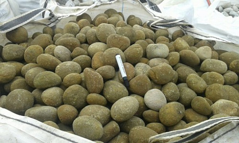 Kamenclub.ru: Песчаник ядра, фр. 100-300 мм  купить в Московской области песчаник бежевый серый рыжий речная галька 5 000 руб/т   фото КАМЕНЬ КЛУБ