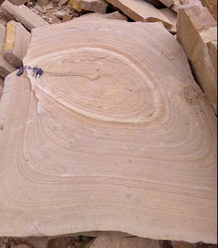 Kamenclub.ru: Форматный камень (плаха) пошаговая дорожка от 70-150 см (4 -12 см)  купить в Московской области плитняк  форматный плаха желтый песчаник 9 000 руб/т   фото КАМЕНЬ КЛУБ