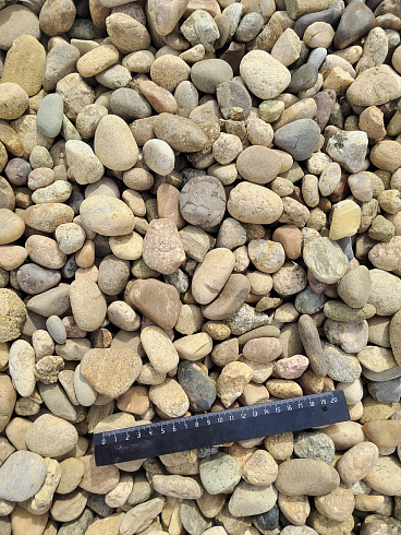 Kamenclub.ru: Галька речная окат рыжая фр. 20-40 мм. купить  в Московской области галька речная окатанная рыжая желтая серая округлая речная галька 5000 руб/т   фото КАМЕНЬ КЛУБ