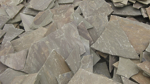 Kamenclub.ru: Песчаник пластушка серо-зеленый (4,0 см- 5,0 см)  купить в Московской области песчаник серо-зеленый, серый, зеленый песчаник рваный ландшафтный колотый 9000 руб/м3   фото КАМЕНЬ КЛУБ