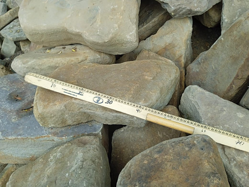 Kamenclub.ru: Песчаник для мощения дорожек, площадок, парковок ( фр 5-10 см)  купить в Московской области песчаник  серый желтый коричневый рыжий песчаник оголтованный окатанный 6500 руб/т   фото КАМЕНЬ КЛУБ