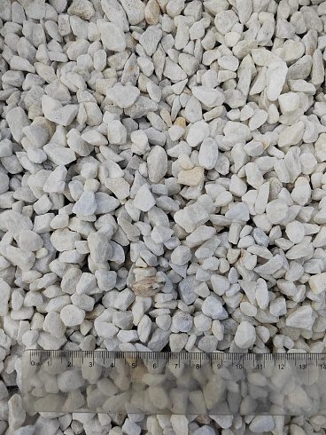 Kamenclub.ru: Мраморная крошка, щебень, цвет-белый, фр. 5-10 мм.  купить в Московской области мрамор белый, айвори, молочный мраморная каменная крошка ландшафтная 12000 руб/т   фото КАМЕНЬ КЛУБ