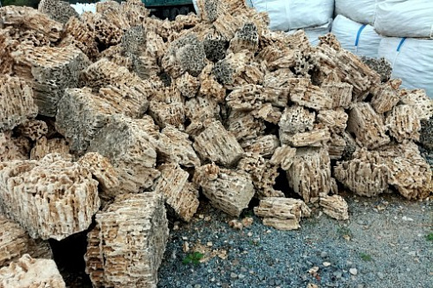 Kamenclub.ru: Крымский природный меотис фр. 100-500 мм.  купить в Московской области меотис бежевый рыжий молочный желтый ракушечник 4 500 руб/т   фото КАМЕНЬ КЛУБ