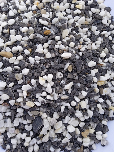 Kamenclub.ru: Мраморная крошка (щебень крошка микс : белый-черный-розовый) фр. 5-10 мм.  купить в Московской области мрамор белый, черный, розовый, разноцветный микс декоративная мраморная каменная крошка 12000 руб/т   фото КАМЕНЬ КЛУБ