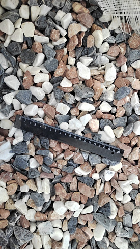 Kamenclub.ru: Мраморная крошка (щебень галтованный микс:белый-зеленый-розовый) фр.20-40 мм.  купить в Московской области мрамор белый, зеленый, розовый мрамор декоративный (галтовка) 15500 руб/т   фото КАМЕНЬ КЛУБ