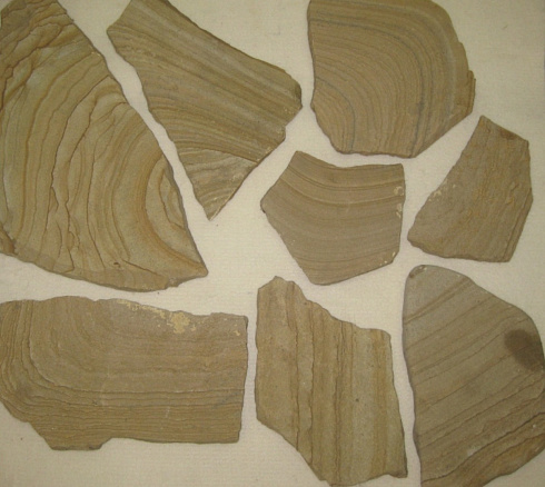 Kamenclub.ru: Песчаник пластушка желтый с разводом под дерево (2 см)  купить в Московской области плитняк желтый с разводами, желтый, рыжий, серый песчаник пластушка рваная ландшафтная 11 000 руб/м3   фото КАМЕНЬ КЛУБ