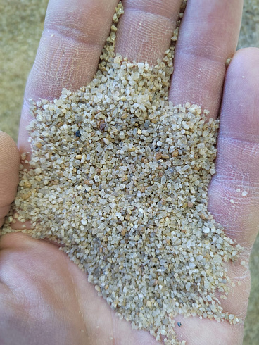 Кварцевый песок для площадок фр. 0,6-1,2 мм.  купить в Московской области фото Камень Клуб