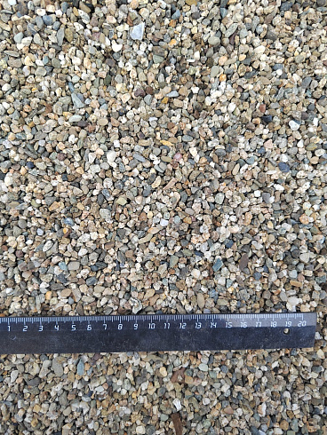 Kamenclub.ru: Галька речная окат (серая) фр.3-5 мм купить  в Московской области галька речная серая бежевый темно-серый окатанный речной камень округлый 9500 руб/т   фото КАМЕНЬ КЛУБ