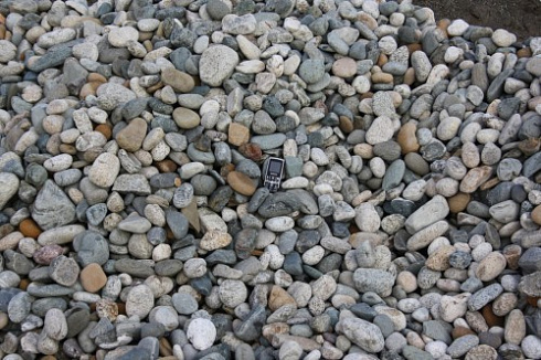 Kamenclub.ru: Галька речная окат (ассорти) фр. 50-100 мм. купить  в Московской области галька природная округлая серая белая черная серая коричневая синяя галька речная окатанная округлая 6200 руб/т   фото КАМЕНЬ КЛУБ