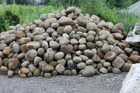 Kamenclub.ru: Песчаник ядра, фр. 100-300 мм  купить в Московской области песчаник бежевый серый рыжий речная галька 5 000 руб/т   фото КАМЕНЬ КЛУБ