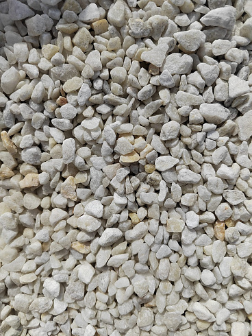 Kamenclub.ru: Мраморная крошка, щебень, цвет-белый, фр. 5-10 мм.  купить в Московской области мрамор белый, айвори, молочный мраморная каменная крошка ландшафтная 12000 руб/т   фото КАМЕНЬ КЛУБ