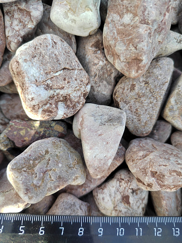 Kamenclub.ru: Мраморная крошка (щебень галтованный розовый) фр.20-40 мм.  купить в Московской области мрамор розовый, красный оголтованный округлый щебень  15000 руб/т   фото КАМЕНЬ КЛУБ