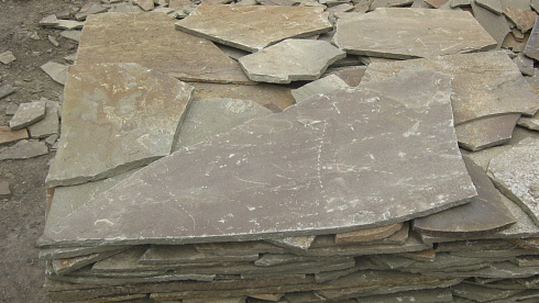 Kamenclub.ru: Песчаник пластушка серо-зеленый (4,0 см- 5,0 см)  купить в Московской области песчаник серо-зеленый, серый, зеленый песчаник рваный ландшафтный колотый 9000 руб/м3   фото КАМЕНЬ КЛУБ